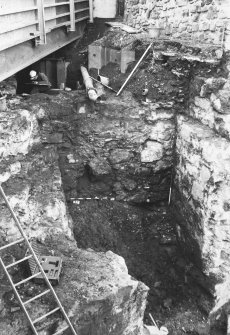 Excavation photograph : area L - detail of E facing elevation of wall 828 with cobbles 818 sealing wall cut to N.