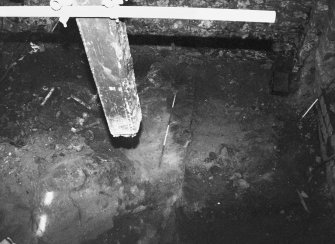 Excavation photograph: area H/X - N-S wall parallel to tunnel.