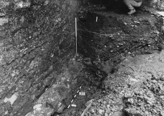 Excavation photograph : area L - relationship between wall 816 and cobbles 837.