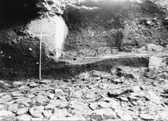 Excavation photograph: area X/H - west facing section of trench.