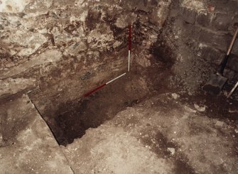 Excavation photograph : detail of wall 1066 and N-S wall of storekeepers house with plaster.
