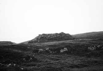 Skye, Duirinish, Dun Fiadhairt
Distant view.