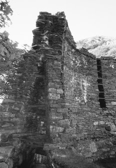 The Western end of the high wall showing upper galleries crushed.