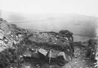 Earn's Heugh, forts and settlement.
Excavation photograph. View of kerb at base of Middle Bank in Section 1.
