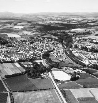 Blairgowrie.
General oblique aerial view.