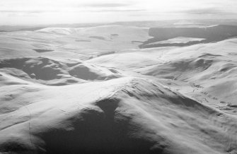 Woden Law, fort and associated monuments: air photograph under snow.
J Dent, 1991.
