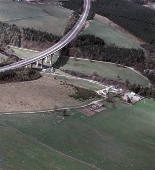 An oblique aerial view of Raigbeg, Moy and Dalarossie, Inverness, looking NW.