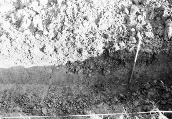 Excavation photograph : lower part of SW end of section.