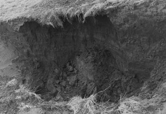 Excavation photograph : section face after collapse.