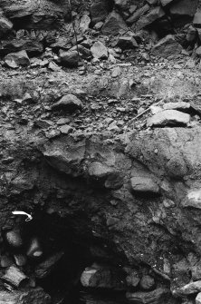 Excavation photograph : angle in 104 and ploughsoil deposit below quarry dumping.