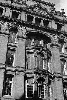 Detail of front facade, Savoy House, 140 Sauchiehall Street, Glasgow 