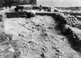 Excavation photograph : slot in NW quadrant.