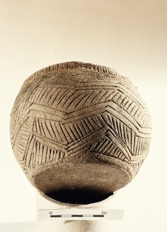 Post excavation photograph : food vessel 26.
(ref.A 6992-21)