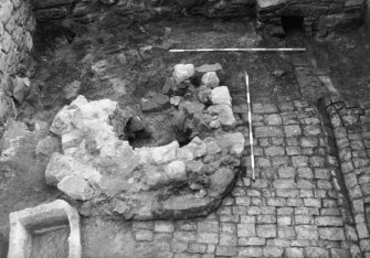 Craignethan Castle
Excavations 1984
Frame 2-5 - Gun-port in east end of north wall - from north
Frame 6-10 - View along outside face of west wall of tower - from north
Frame 11-13 - Kiln - from west