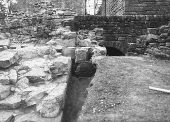 Craignethan Castle
Excavations 1984
Frame 2-5 - Gun-port in east end of north wall - from north
Frame 6-10 - View along outside face of west wall of tower - from north
Frame 11-13 - Kiln - from west