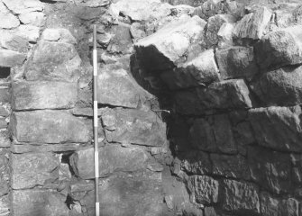 Craignethan Castle
Excavations 1984
Frame 9 - Detail of north-west corner of tower showing first few courses of arch of basement roof - from east
