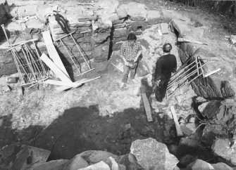 Craignethan Castle
Excavations 1984
Frame 29 - Installation of temporary support to allow demolition of arch of kitchen fireplace


