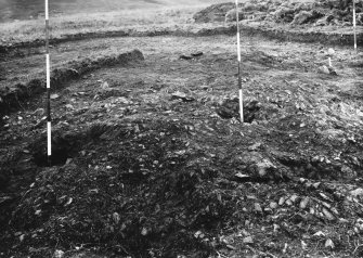 Braidwood: excavation photograph (1947).
Poles in postholes 6/9, 5/8, 3A/6a. Loose cobbles on socket at posthole 4/7.
