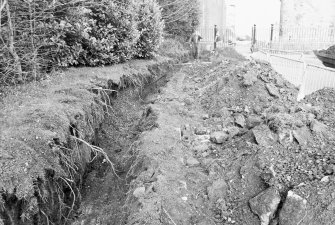 Newark Castle
Frame 19 - North end of service trench to south of castle - from south
