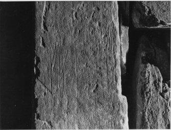 Unstan Cairn exteriors & Runic Inscription