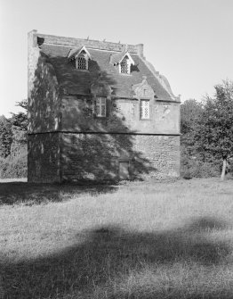 General view of entrance and gable elevations, Johnstounburn House dovecot.