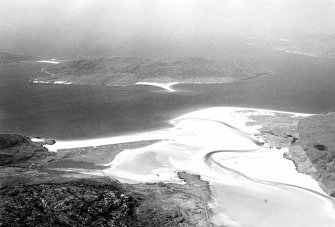 General oblique aerial view of the bay of Luskentyre, looking towards Ben Rhaar on the Island of Taransay, with the village of Seilebost in the foreground, taken from the SE.