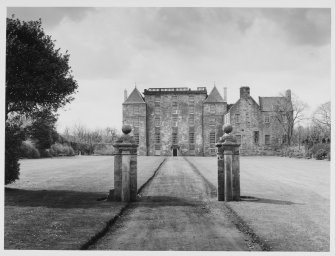 Kinneil House Watt's Cottage (IAM DH 21.4.83)