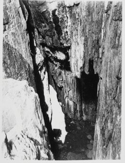 St Cormac's Cave, Eilan Mor