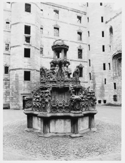 Linlithgow Palace Courtyard Fountain