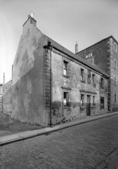 General view of 25 Kirkgate, Alloa, from south west.