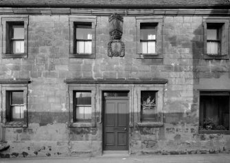View of facade and entrance to 25 Kirkgate, Alloa.