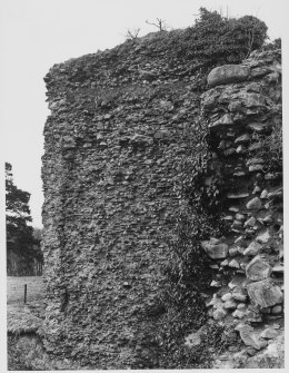 Lochmaben Castle, Dumfriesshire.  Arch