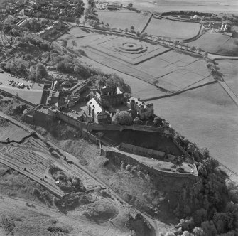 Oblique aerial view centered on Stirling Castle from north.