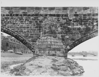 Musselburgh Old Bridge, Musselbugh, Midlothian.  General Views