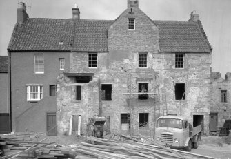 View of frontal elevation of 3, 4 and 6 The Gyles, Pittenweem, under restoration.