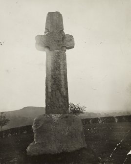 Barochan Cross, Houston, Renfrewshire.  General Views