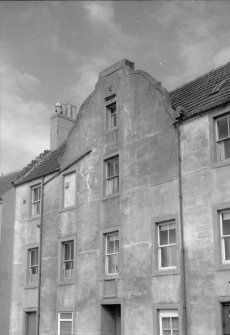 View of upper section of frontal facade, 18 East Shore, Pittenweem.