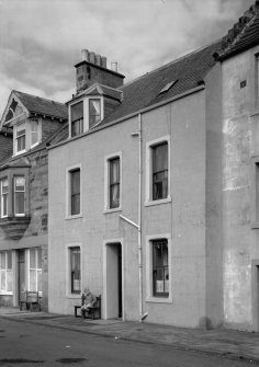 View of frontal facade of 20 East Shore, Pittenweem.