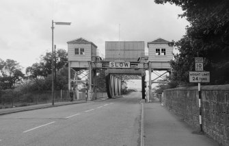 Rolling Lift Bridge over White Cart, Inchinnan Road, Renfrew. 
View from ESE showing ESE front