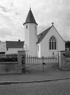 View from SE showing SE front of St Mary Star Of The Sea Roman Catholic Church, 37 Queen Street, Tayport.