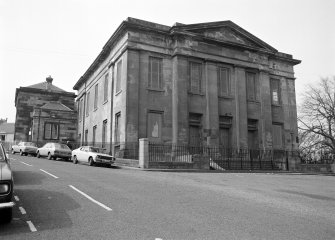 View from SSE showing SW and SE fronts of Oakshaw East United Free Church, 6-6A Oakshaw Street, Paisley. 