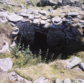 Detail of chamber at E end of cairn, viewed from W