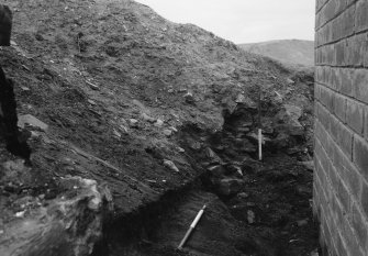 Excavation photograph : midden (9) on north side of wall (8).