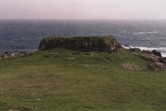 Muck, Caisteal an Duin Bhain. Fort (NM 4218 7864), and buildings and huts (NM 4217 7867). Site survey in progress. View from N.