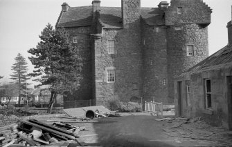 General view of exterior of Claypotts Castle, Dundee, from West.