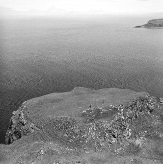 Eigg, Poll Duchaill, Fort. View from S.