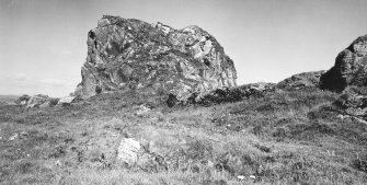 Dun Chonnoull.
View of North-East knoll and curtain wall. 
