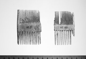 Crannog, Moss of Achnacree.
Wooden double-sided comb.