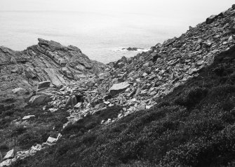 Alt Man Ba, Islay.
View of hut and surrounding rock-fall.