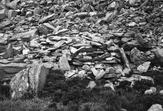 Alt Man Ba, Islay.
View of hut from West.
